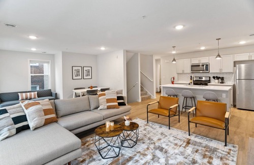 Uptown Apartment | New! Beautiful Minneapolis Home
