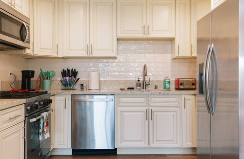 Lamanda Park Condo | New Beautiful Pasadena Condo - 1295 square feet