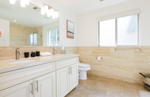 Lamanda Park Condo | New Beautiful Pasadena Condo - 1295 square feet