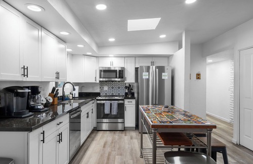 Tucson House | NEW Beautiful, Spacious Tucson OASIS 4BD/2.5BA, 11 Guests