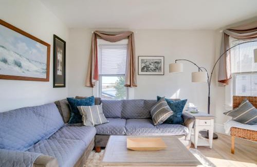 New Bedford Apartment | New Bedford Apartment about 4 Mi to Fort Phoenix Beach