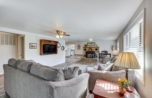 New Blaine House | New Blaine Getaway - Walk to Lake Dardanelle!