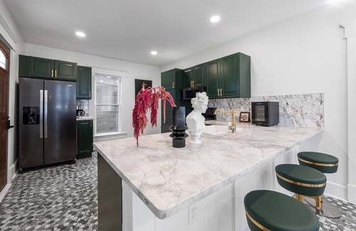 Irvington House | New, bold, thrilling & fierce! 5 miles from downtown Indy
