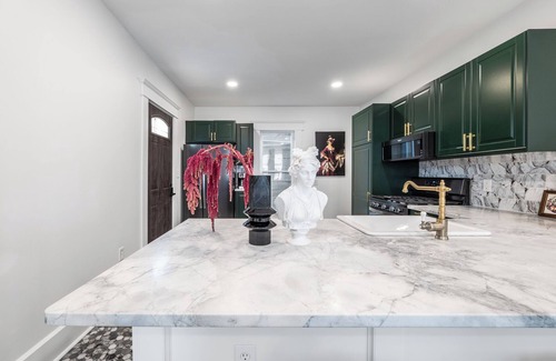 Irvington House | New, bold, thrilling & fierce! 5 miles from downtown Indy