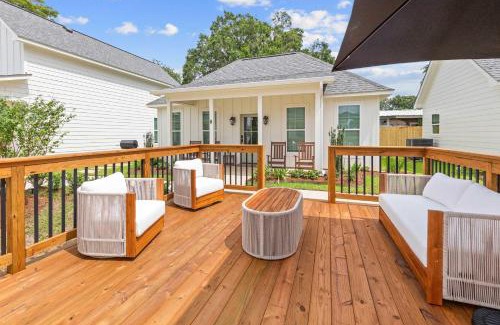 Youngsville House | New Breezy Cottage - King Bed - Mini-Golf - Park