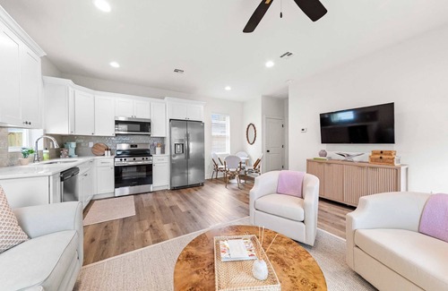 Youngsville House | New Breezy Cottage | King Bed | Mini-Golf + Park