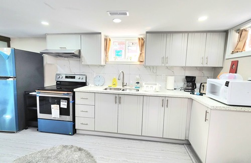 Toronto Apartment | New bright lower legal unit apartment
