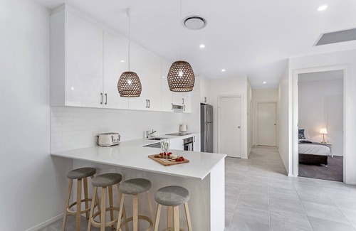 Fingal Bay House | New Bright Modern Family Villa, near Beach Dogs also welcome. Free Wifi+Netflix