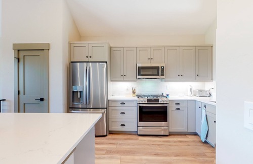 Grand Elk Ranch House | New-build townhome with panoramic mountain views & gas fireplace
