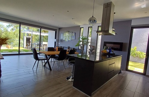 Calheta Villa | New building above the roofs of Calheta, absolute privacy with a heatable pool