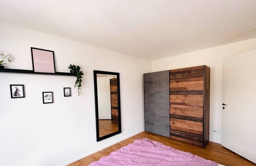 St. Gallen Apartment | New building with balcony *closecentre*freeparking*smarttv