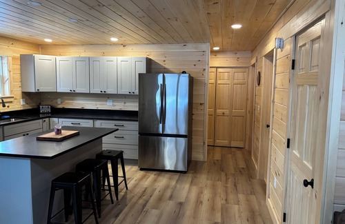 Rangeley Ski Chalet | New Built! 2025 Cozy 3-bedroom chalet with water access to Rangeley Lake