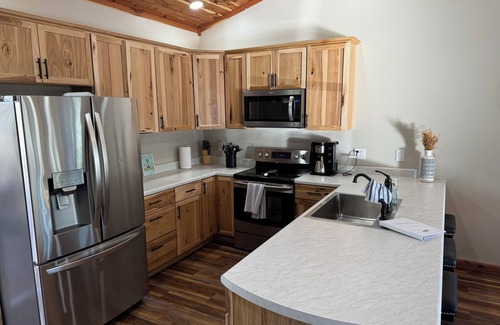 Mountain Home House | New cabin in Mountain Home 1 mile from Buzzard Roost Marina.