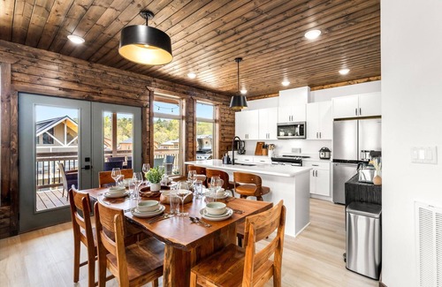 Pigeon Forge Cabin | New Cabin Indoor Pool, Hot Tub, Arcade, EV Charger, Pets Welcoming - Sleeps 11