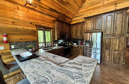 Hochatown Cabin | New Cabin/Ping Pong/Hot Tub/Fire Pit/Corn Hole/Fireplaces/Grill/Outdoor Dining