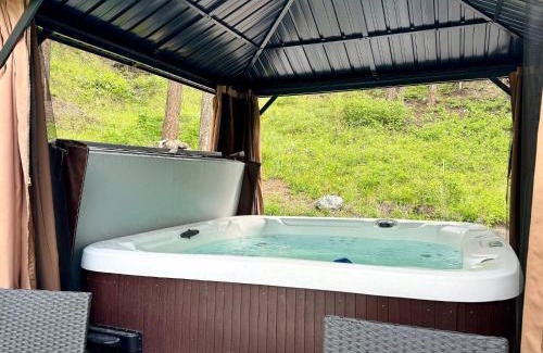 Somers Apartment | New Cabin w Private Hot Tub and Fire Pit
