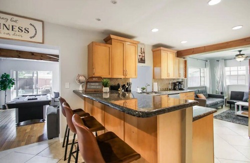 North Central Hollywood House | NEW Casa Palma, Tropical retreat