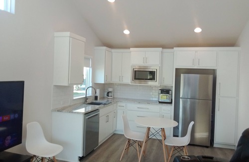Leander House | NEW Casita, Located in upscale neighborhood on large lot. Private, safe, luxury.