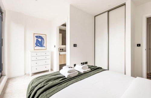 Tower Hill Apartment | New! Central 2BR Flat with Balcony in Whitechapel