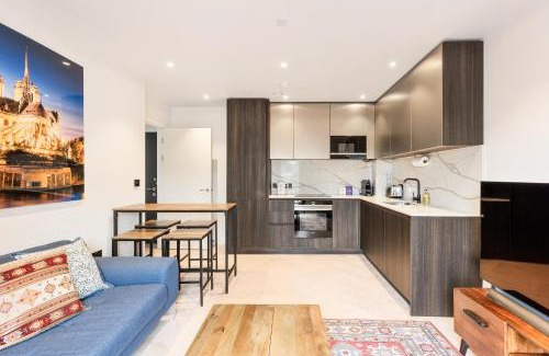 Tower Hill Apartment | New! Central 2BR Flat with Balcony in Whitechapel