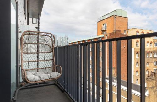 Tower Hill Apartment | New! Central 2BR Flat with Balcony in Whitechapel
