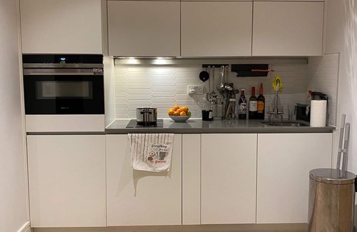 Loxford Apartment | New, centrally located and very cozy studio