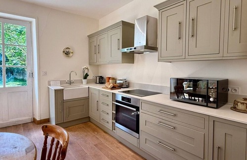 Saint-Cybranet Cottage | * New* Charming cottage set in the grounds of a majestic manor house,