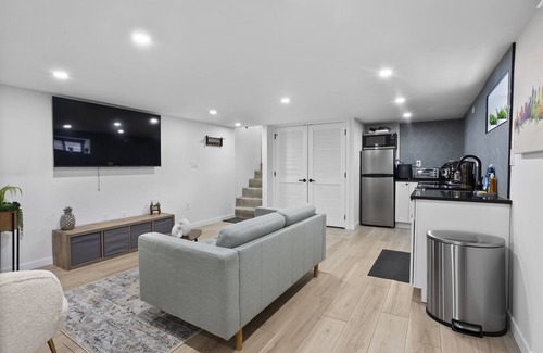Newbold Apartment | New Chic Modern-Boho Apartment in Center City !