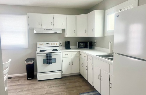 Kent House | NEW! Clean and private remodeled home in Kent. Close to everything!