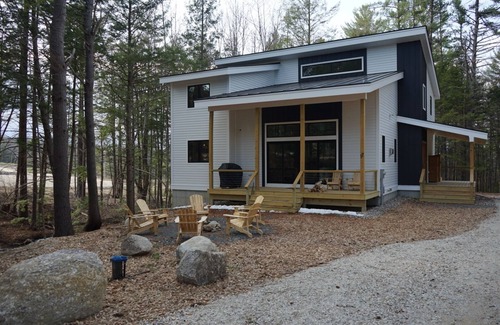 Danbury House | New construction family home at the base of Ragged Mountain.
