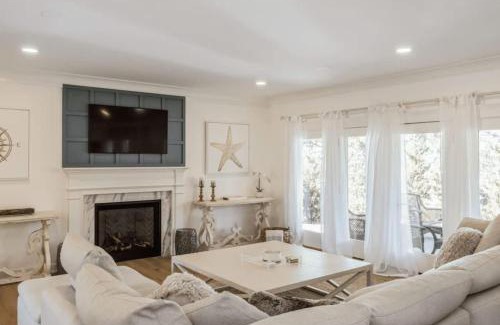 North Sea House | New Construction Modern Luxury Retreat w 6 Beds &