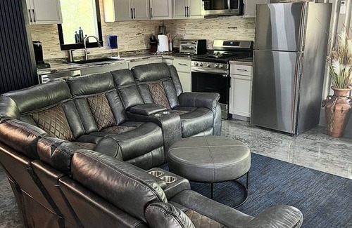 Iola House | New construction modern guesthouse located close to Texas A&M and Kyle Field