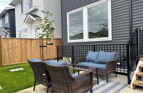 Willoughby House | New contemporary and cozy house