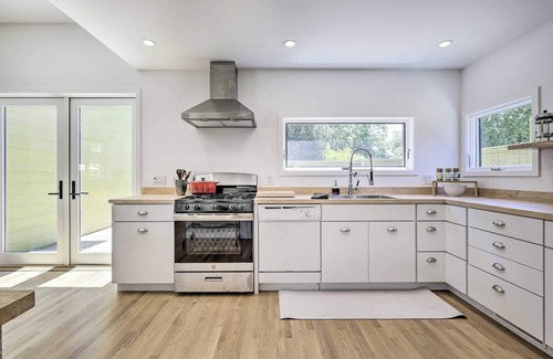 Sonoma House | NEW! Contemporary Sonoma Home with Hot Tub