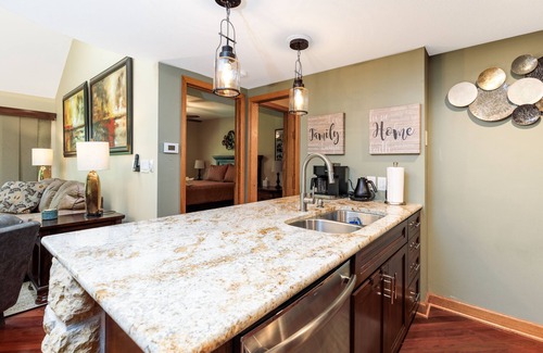 The Galena Territory House | New - Country Chic, Corner Unit, Dog Friendly - Only 12 Min to Downtown Galena