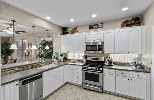 Anthem House | New! Country Club | Comfortable Living Space | Seasonal Stays | Pets Ok!