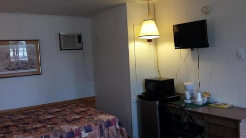 Swan River Hotel | New Country Motel