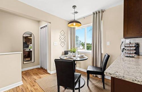 Roseville Apartment | New! Cozy 1BR minutes from Downtown Roseville