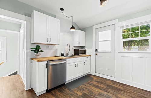 New Baltimore House | New! Cozy 2BR near Lake at Anchor Bay
