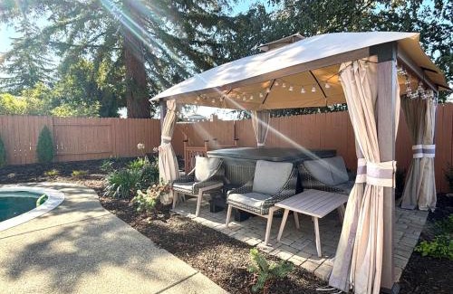 Citrus Heights House | NEW cozy beautiful house with pool and hot tub