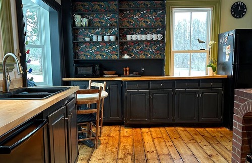Peaks Island House | New - Cozy Cape on Peaks Island overlooking Casco Bay and Portland skyline