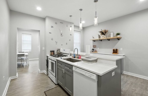 Manchester House | NEW! Cozy Historic Row Home- Near Stadiums!