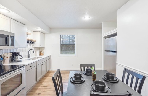Springfield House | NEW! Cozy Home in Great Location: Pet Friendly, No Cleaning Fee!