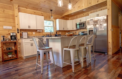 North Haverhill Cabin | New Cozy Log Cabin w/King bed in White Mountains