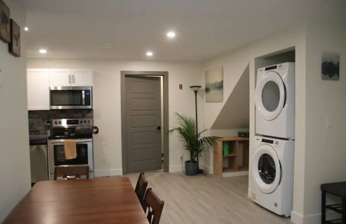 Saskatoon Downtown Apartment | NEW Cozy Modern Full Basement Suite (Mins To DT)