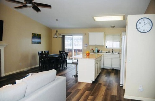 Bayshore - Klatt House | New - Cozy Ranch House with Hot Tub, 3 bdrms and 2 baths