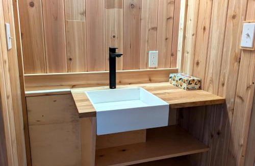 Bradford West Gwillimbury Other | NEW Cozy Tiny House Retreat on Peaceful Farm