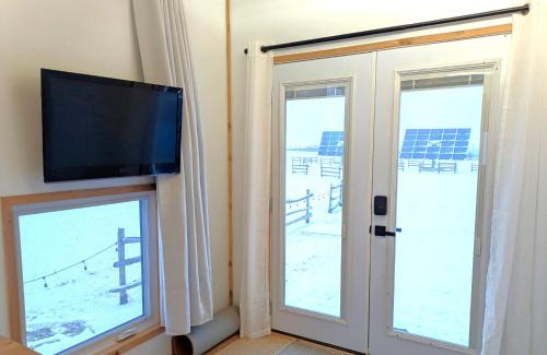 Bradford West Gwillimbury Other | NEW Cozy Tiny House Retreat on Peaceful Farm