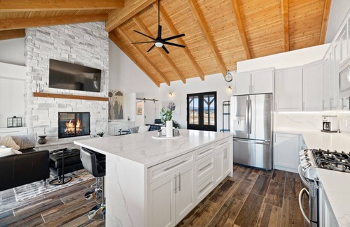 Leigh Creek Estates House | New Daydream Home - Hot tub