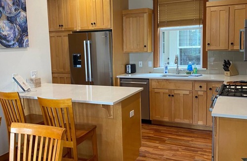 Eastsound House | New design, luxury home, views from the hottub, Close to town, come relax!
